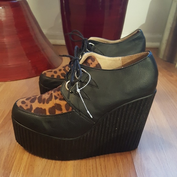 Refresh wedge shoe black with animal print. - Picture 6 of 8